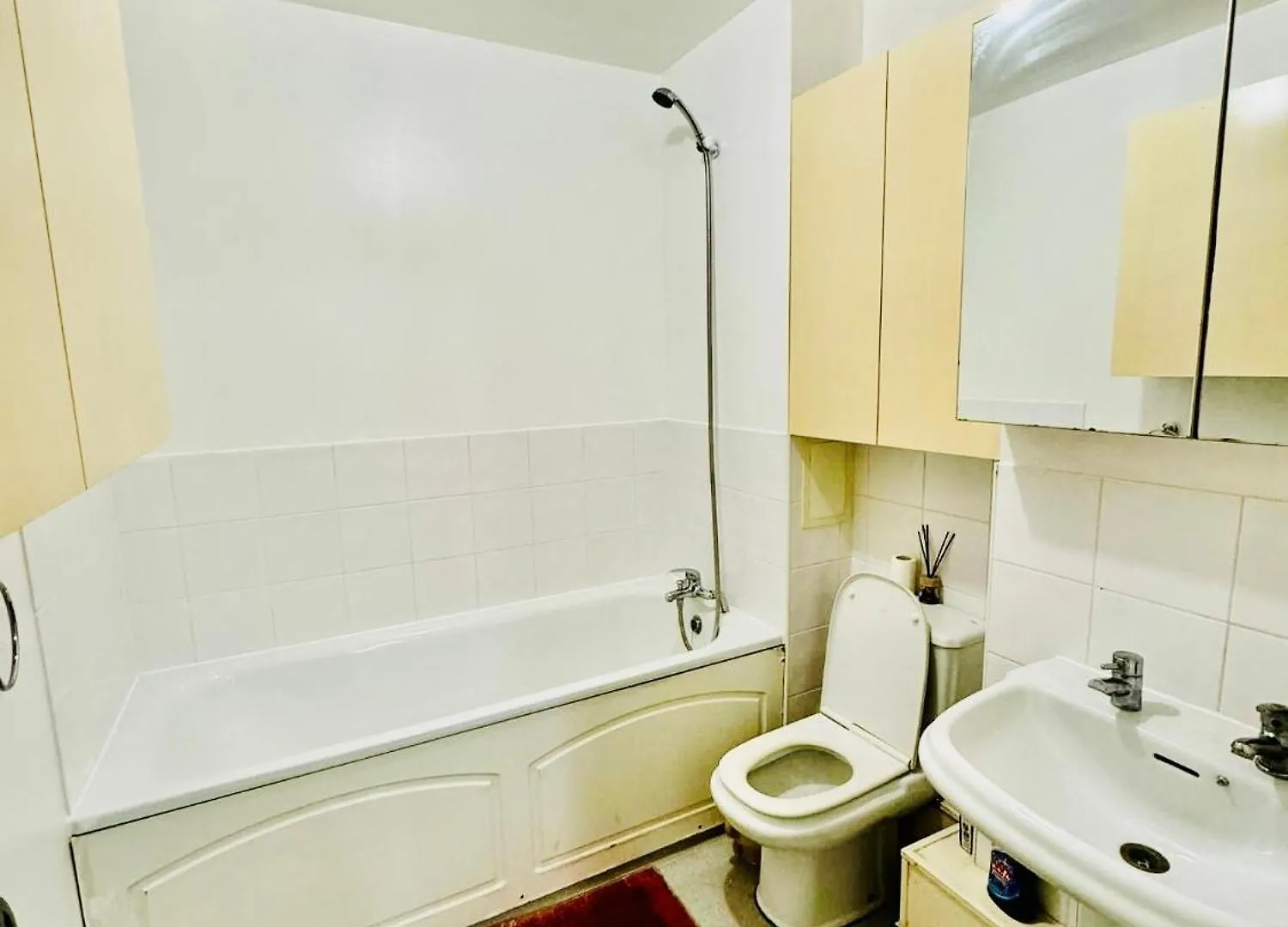 Luxury 2 Beds Apartment With 2 Bathrooms, Living Dining & Parking - East London Ilford United Kingdom