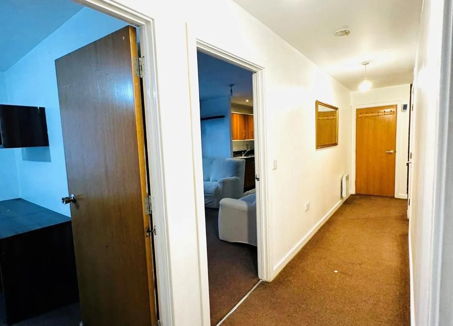 Luxury 2 Beds Apartment With 2 Bathrooms, Living Dining & Parking - East London Ilford 0*,