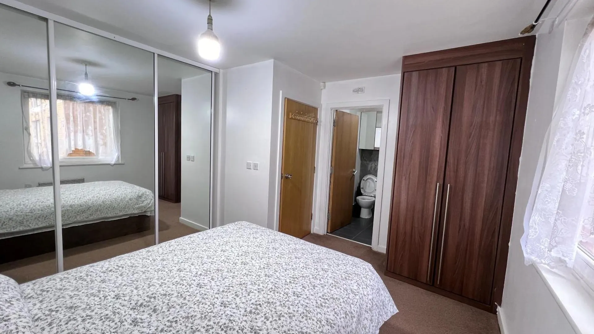 Luxury 2 Beds Apartment With 2 Bathrooms, Living Dining & Parking - East London Ilford United Kingdom